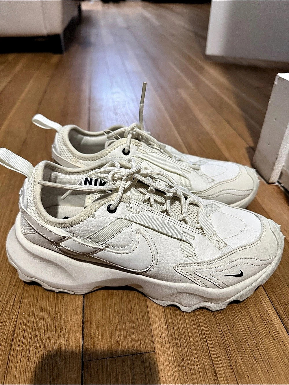 Nike TC 7900 Sail White Sneakers